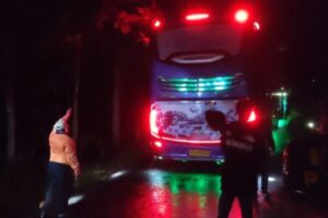 Dua Bus Pariwisata Dari Surabaya Tersesat Di Hutan Wonogiri, Ini