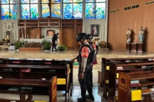 Polresta Banyumas Bersama Gegana Pastikan Keamanan Natal Dengan Sterilisasi Gereja