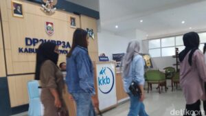 Aksi Emak Emak Di Dinas Perempuan Boyolali, Minta Keamanan Anak Dijamin