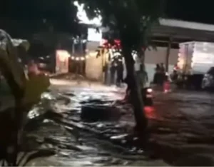 Banjir Kembali Menerjang Kota Semarang Akibat Luapan Sungai