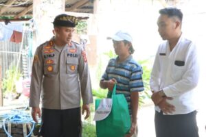 Bantuan Untuk Warga Kurang Mampu, Kapolres Jembrana Tindaklanjuti Program Minggu