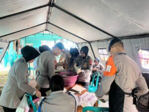 Brimob Turun Tangan Evakuasi Korban Banjir Dan Longsor Di Jawa