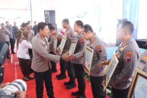 Dinilai Berprestasi, 10 Polres Di Jateng Dapat Penghargaan Ombudsman