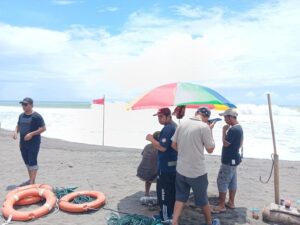 Dua Wisatawan Terseret Ombak Di Pantai Mliwis Kebumen, Pencarian Terus