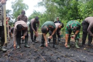 Dukung Program Nasional, Polres Jembrana Tanam Jagung Serentak 1 Juta