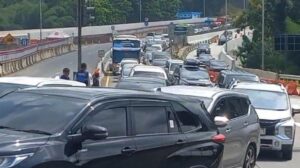 Exit Tol Bawen Padat, Penumpukan Kendaraan Capai Arah Ambarawa