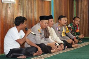 Kapolres Lamandau Sambangi Warga Desa Bunut Dalam Program Jum’at Curhat