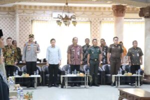 Polres Banjarnegara Jaga Keamanan Rapat Pleno Penetapan Cabup Cawabup Terpilih