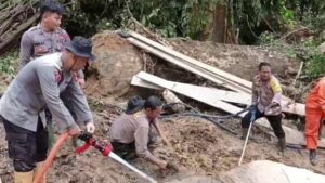 Polres Gunung Mas Dan Polsek Kahayan Hulu Utara Berjuang Di