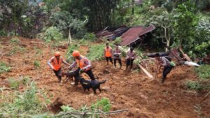 Tragis: Jenazah Bayi 5 Bulan Ditemukan Di Lokasi Longsor Oleh