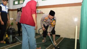 Bakti Sosial Polresta Malang Kota, Masjid Bersih Dan Warga Terima