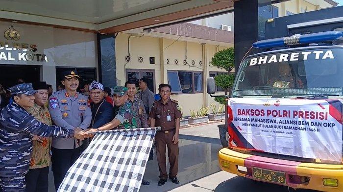 Bakti Sosial Ramadan, Polres Tegal Kota Gandeng Mahasiswa Bagikan 500