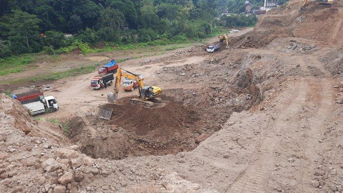 Galian Lahan Di Tambakaji Ngaliyan Semarang, Tebing Curam Picu Kekhawatiran