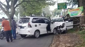 Jalur Wisata Karangpandan Karanganyar Dilanda Tabrakan Beruntun, Empat Korban Luka