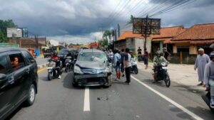 Kecelakaan Di Jalan Jogja Magelang, Grand Livina Hantam Truk, 1 Korban