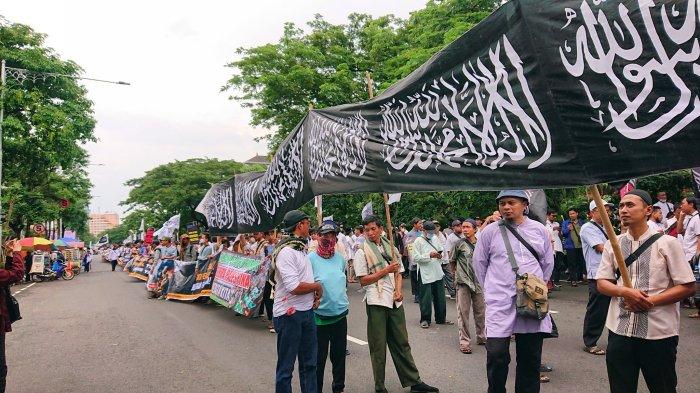 Massa Di Semarang Minta Tni Berjihad Ke Palestina Dalam Aksi