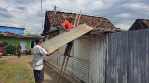 Mencekam! Puting Beliung Di Kranji Banyumas Rusak Rumah Dan Bikin