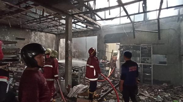 Pasar Cangkring Brangsong Gempar, Toko Alat Tulis Terbakar, Ini Dugaan