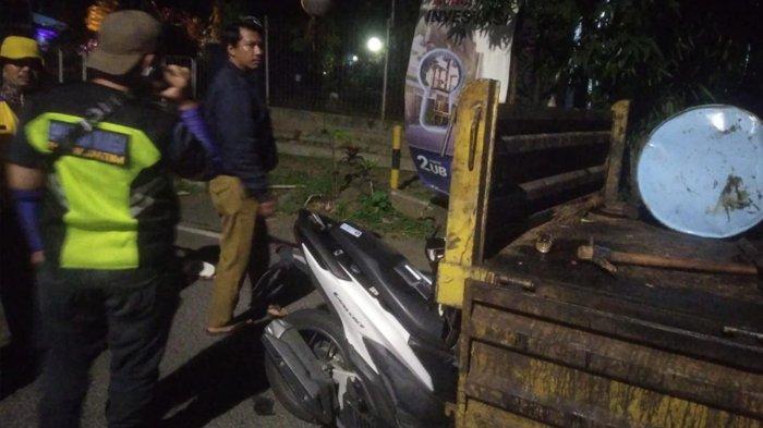 Pemotor Honda Vario Tabrak Bak Truk Di Soehat Malang, Polisi