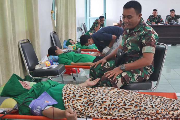 Personel Kodim Lamandau Donorkan Darah Untuk Rayakan Hut Persit Ke 79