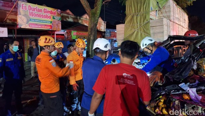 Pikap Tabrak Truk Di Muntilan Magelang, Satu Orang Tewas Di