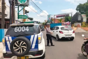 Polresta Banyumas Ingatkan Keselamatan Berkendara Dalam Patroli Dialogis