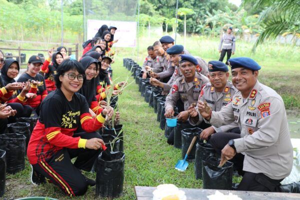 Satbrimob Polda Kalteng Gelar Panen Dan Tebar Benih Ikan Dalam