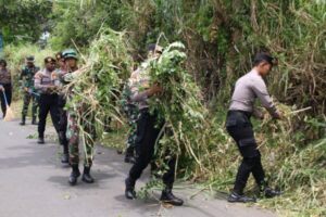 Soliditas Tak Diragukan, Tni Polri Laksanakan Karya Bakti Bersama