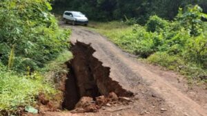 Bencana di lamandau, hujan lebat mengakibatkan jalan dan jembatan runtuh