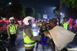 Gelar patroli saur on the road, polres banjarnegara sambil berbagi