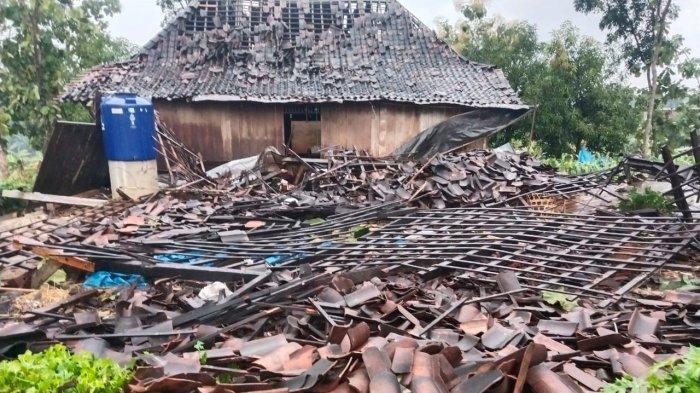 Grobogan Dilanda Bencana Ganda, Tornado Hancurkan Rumah Dan Banjir Melanda