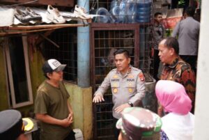 Kapolda metro jaya kunjungi pengungsian warga terdampak banjir di pancoran