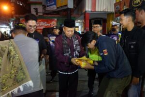 Peduli di bulan ramadhan, polres magelang kota berbagi sahur di