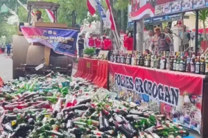 Ribuan botol miras hasil operasi pekat di grobogan dimusnahkan dengan