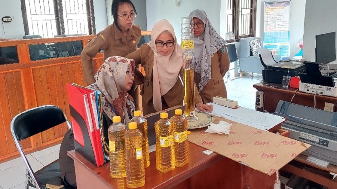 Tak sesuai takaran, minyakita 1 liter di lamandau ditemukan kurang