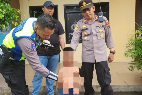 Anak Kecil Diturunkan Dari Mobil Asing Di Kudus, Begini Kronologi