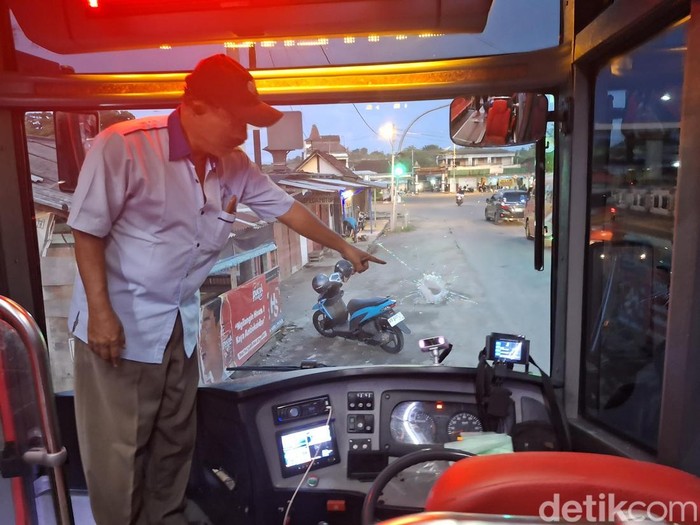 Bus Trans Jateng Solo Wonogiri Dilempar Batu, Sopir Luka Dan Kaca