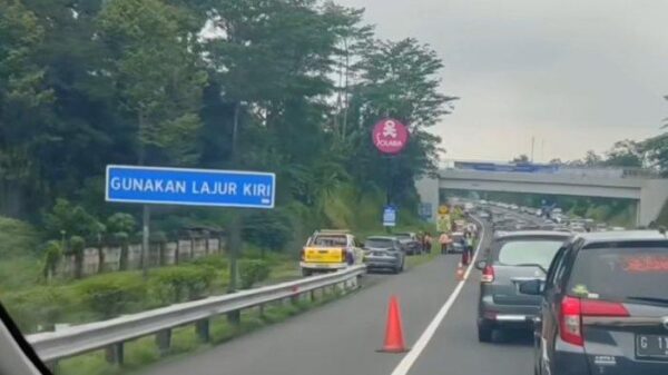 Detik Detik Kecelakaan Beruntun Di Tol Ungaran Semarang, Arah Bawen Macet