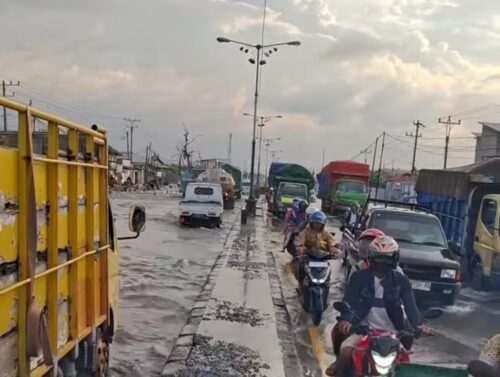 Hati Hati! Genangan Rob Bisa Ganggu Jalur Pantura Semarang Demak Di Libur