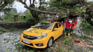 Hujan Redakan Kepadatan Kendaraan Di Kota Malang Saat Natal Dan