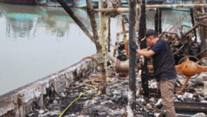 Investigasi Kebakaran Besar Di Pelabuhan Tegal, Labfor Polda Jateng Turun