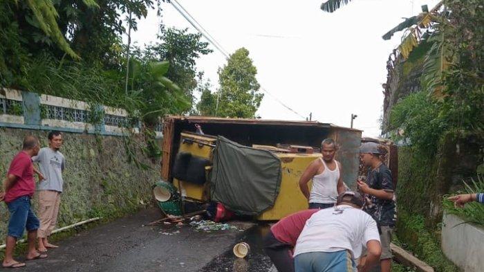 Kecelakaan Fatal Di Karanganyar: Truk Terguling Timpa Motor, Ini Kata