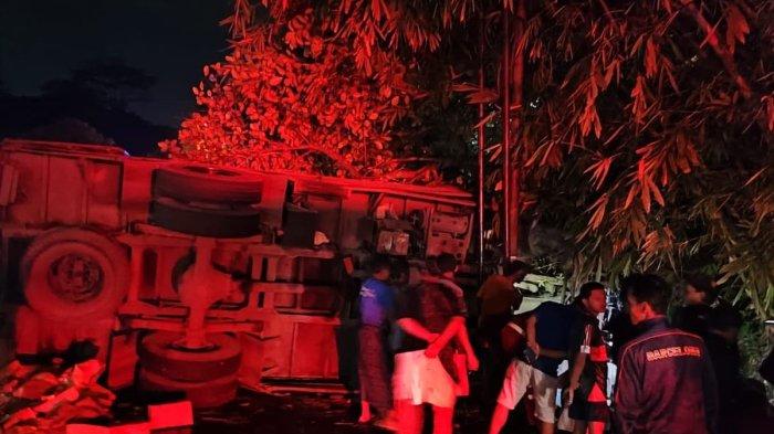 Kecelakaan Fatal Di Purworejo: Truk Terguling, Sopir Tewas Di Tempat