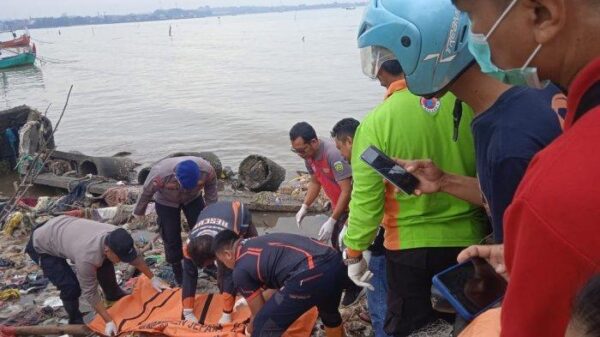 Mayat Perempuan Ditemukan Di Pantai Desa Bulu Jepara, Polisi Lakukan