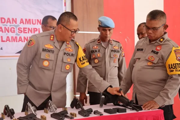 Tingkatkan Pengawasan, Kapolres Lamandau Periksa Senpi Dinas Personel