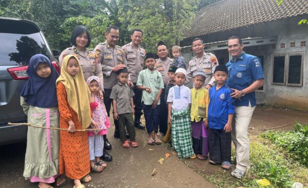 35 Anak Yatim Piatu Di Semarang Dapat Kasih Sayang Bripka