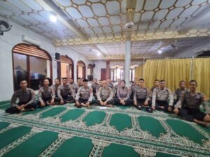 Bintara Polres Jembrana Perkuat Iman Lewat Binrohtal Di Masjid