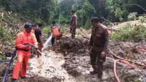 Evakuasi Korban Longsor Di Tumbang Mahuroi Berlanjut, Polres Gunung Mas