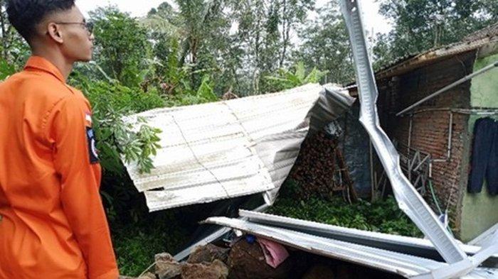 Hempasan Angin Kencang Di Salatiga, Puluhan Rumah Alami Kerusakan