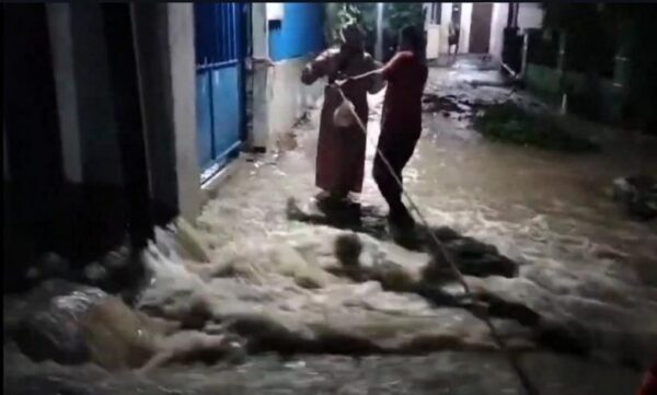 Hujan Deras Picu Banjir, Dua Kecamatan Di Brebes Tergenang Menjelang